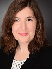 Weibliche Person mit dunklen Haaren