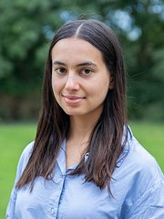 Portrait von Charlotte Massarrat-Maschhadi