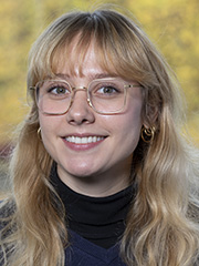 Portraitbild Louisa Pröschel
