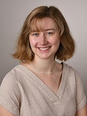 Porträt von Majbritt Hüttenhein, blaue Augen, blonde Haare